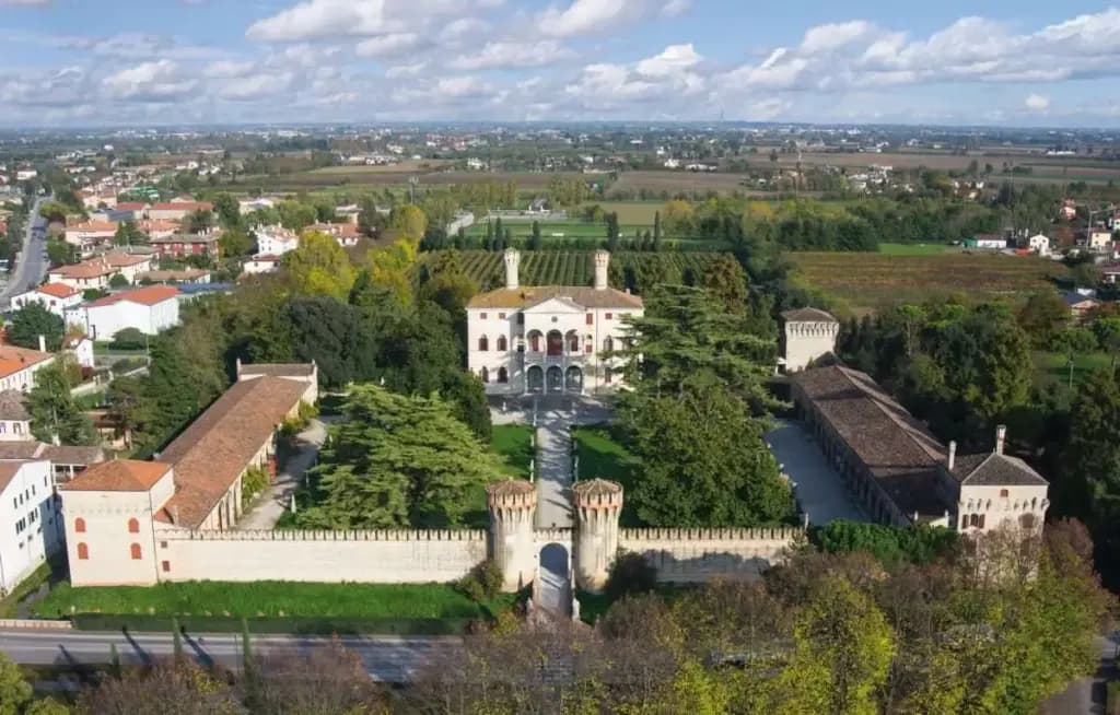 Villa Giustinian, Ciani Bassetti: the Castello di Roncade