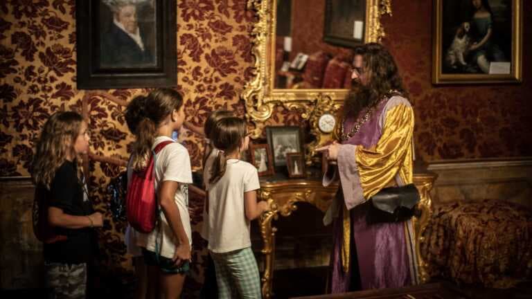 Hundreds of apprentice wizards crowd Thiene and its Castle, the Italian School of Magic opened today